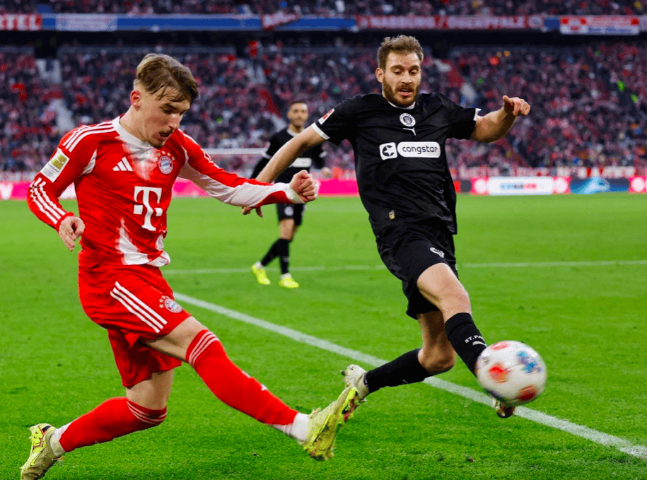 豪门狂欢夜：曼城3-2绝杀升班马 巴萨3-1豪取4连胜登顶 拜仁3-1